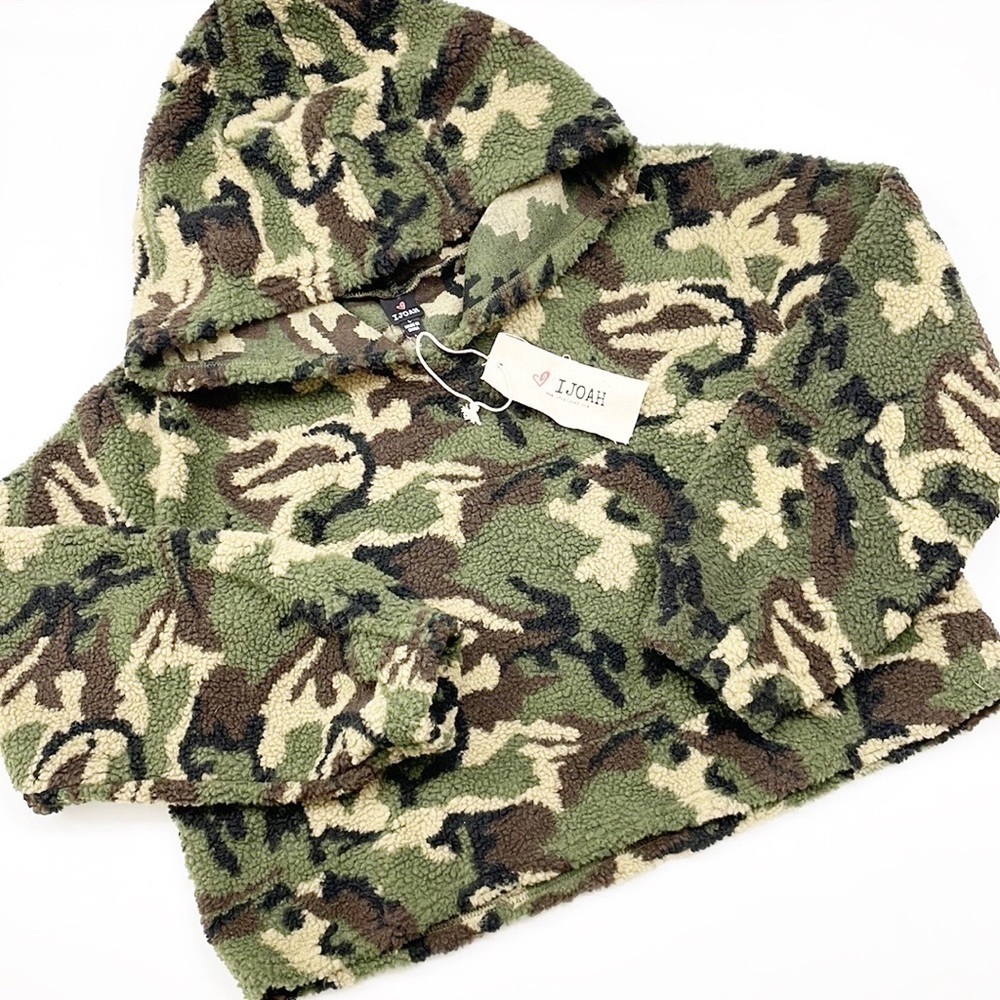 iJoah camouflage print fleece cropped hoodie